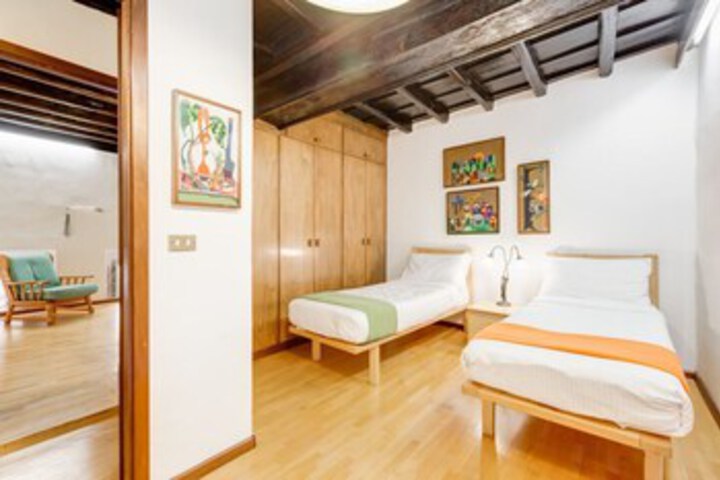 Room 16 of 35