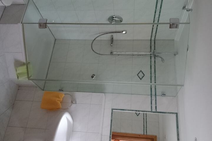 Room 11 of 29