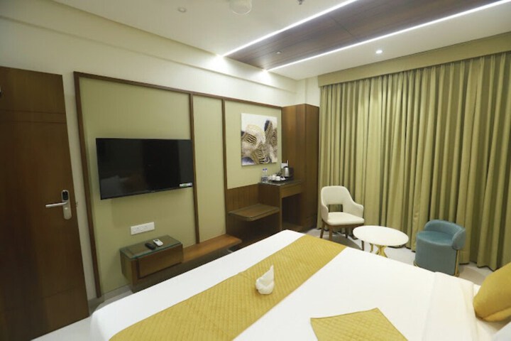 Room 3 of 12