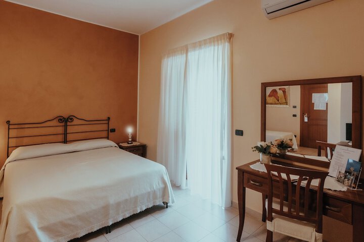 Room 8 of 36