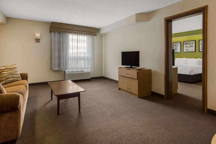 1 King Bed (4 of 11)