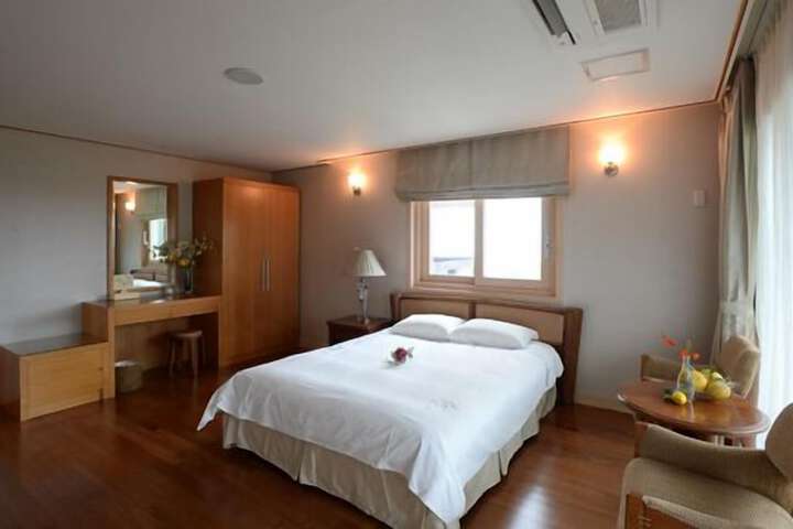 Room 12 of 49