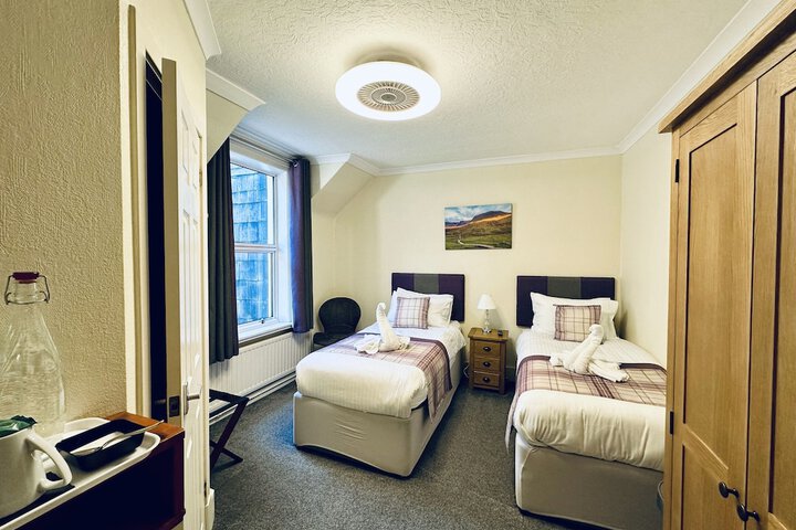 Room 28 of 61