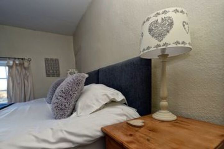Room 8 of 34