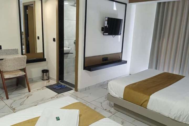 Room 8 of 19