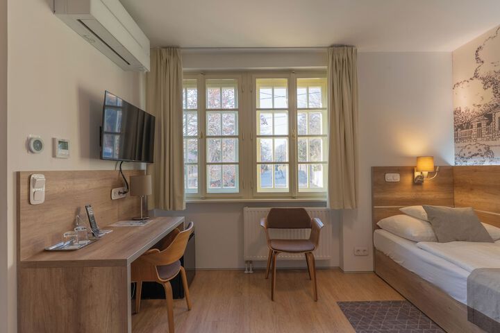 Room 16 of 49