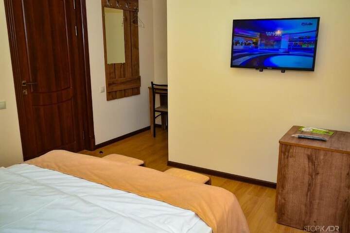 Room 4 of 13