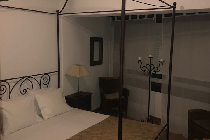 Room 28 of 98