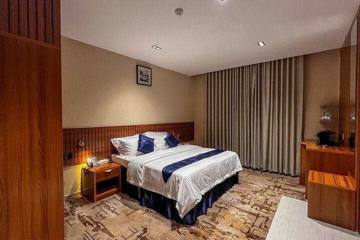 Room 12 of 20