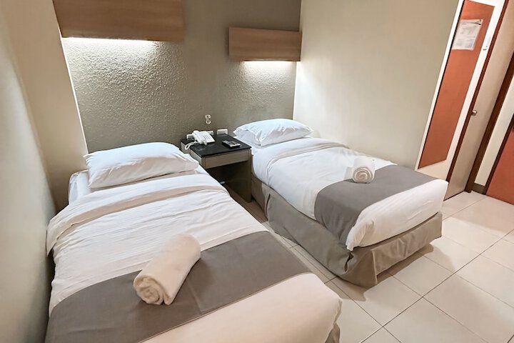 Room 9 of 21
