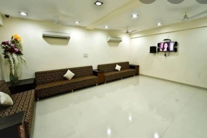 Ballroom/Hall 14 of 14