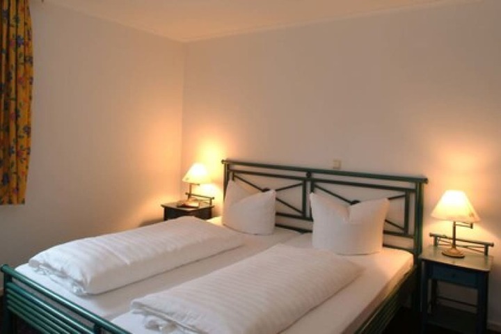 Room 7 of 106