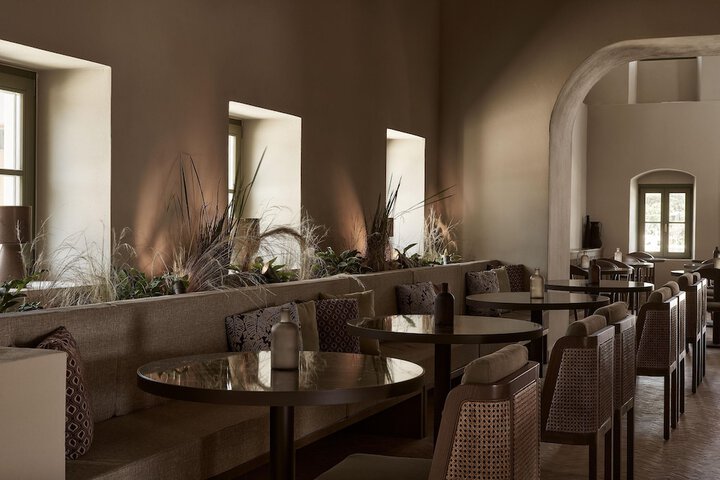 Lounge 113 of 155
