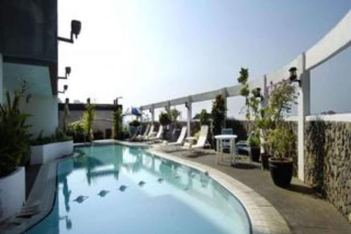 Pool Hotel