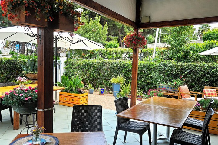 Terrace/Patio 19 of 65