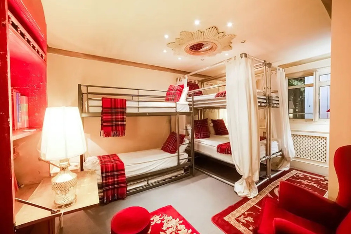 Room 5 of 15