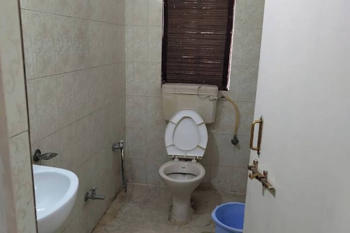 Room 10 of 12