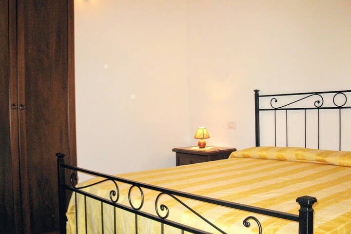 Room 13 of 186