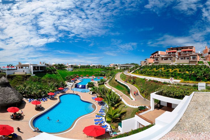 Hotel Pool