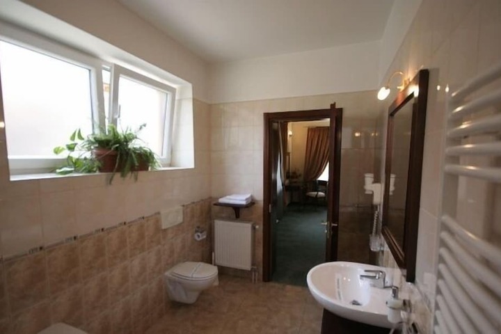 Room 16 of 20