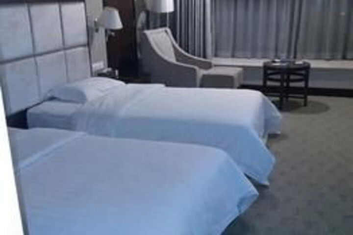 Room 27 of 73