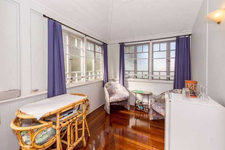 Room 9 of 13