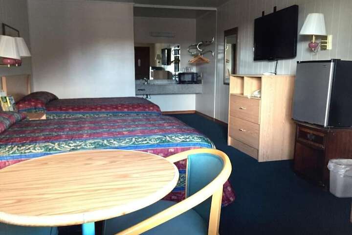 Room 13 of 37