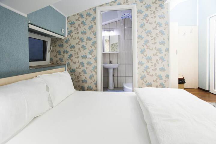 Room 21 of 65