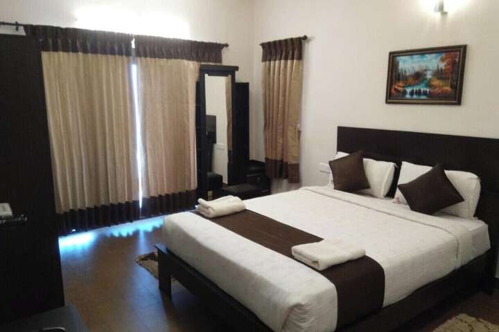 Room 5 of 13