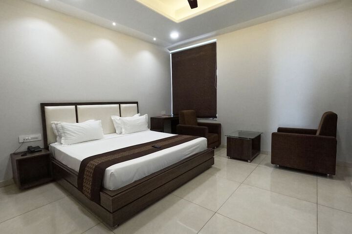 Room 8 of 71