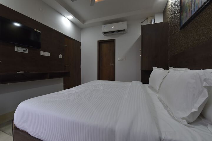 Room 8 of 33