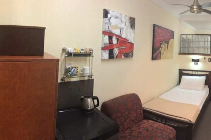 Room 3 of 32
