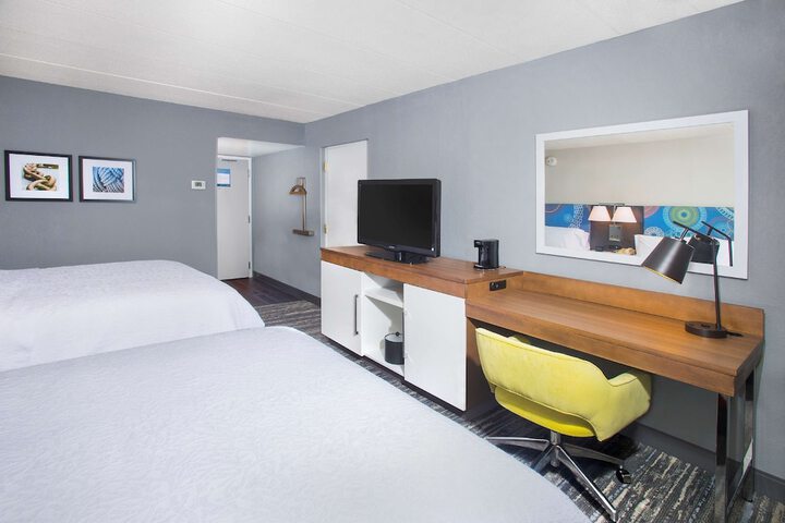 2 Queen Beds (5 of 9)