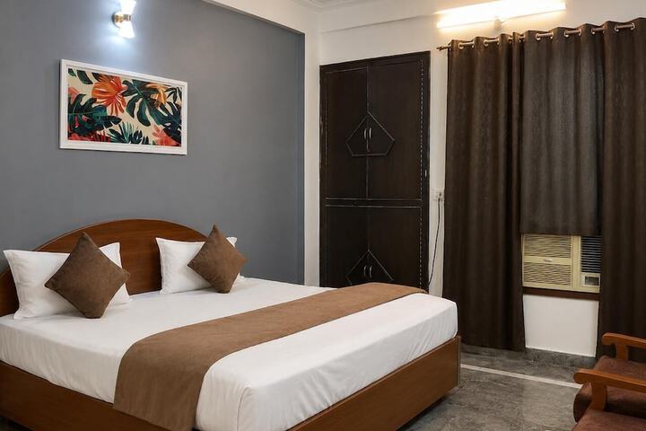 Room 6 of 15