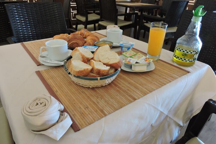 Breakfast/Coffee Service 45 of 68