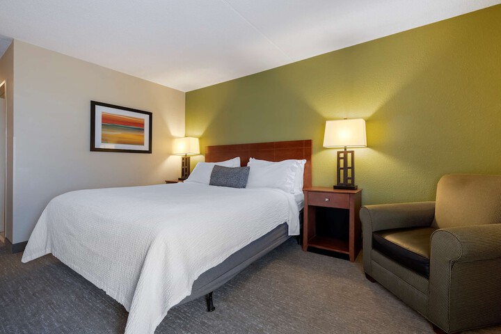 1 Queen Bed Refrigerator (2 of 10)