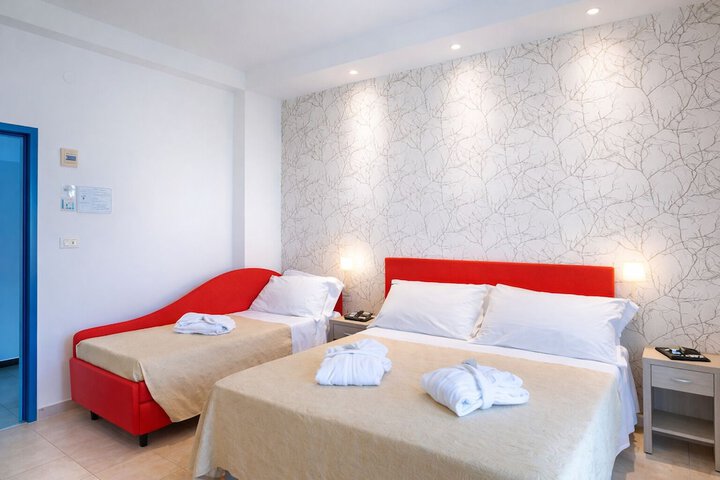 Room 7 of 18