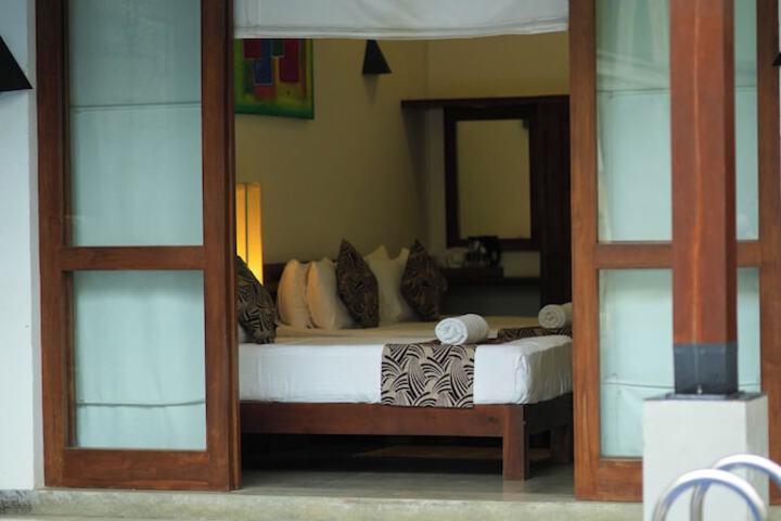 Room 12 of 63