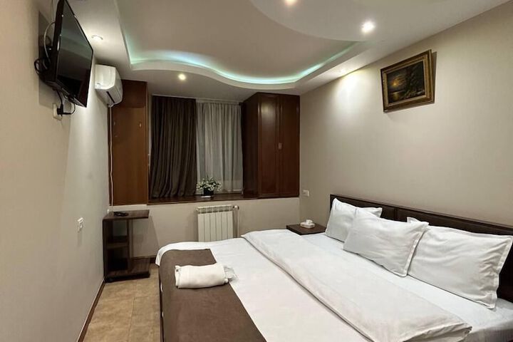 Room 12 of 23