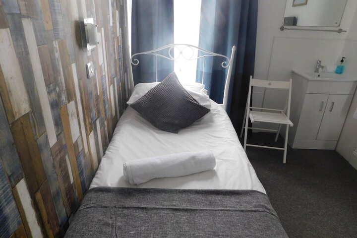 Room 5 of 48