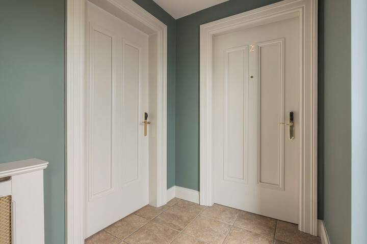 Room 42 of 102