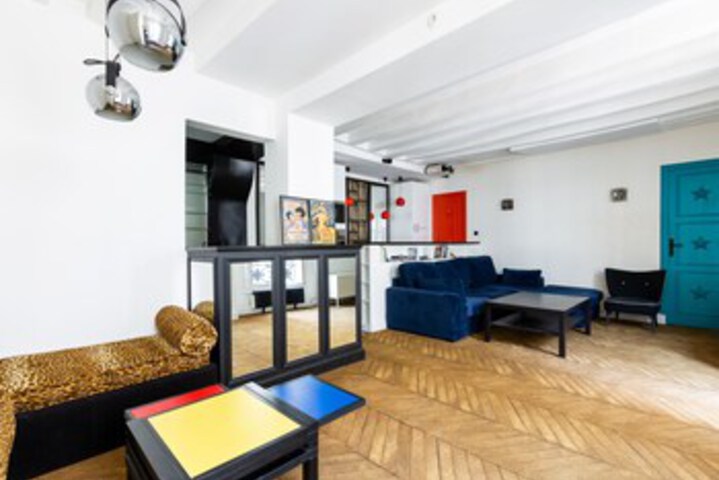 Veeve Bauhaus Magic in The Marais