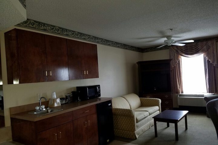 Room 4 of 15