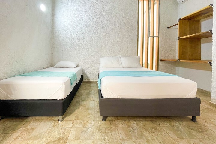 Room 13 of 27