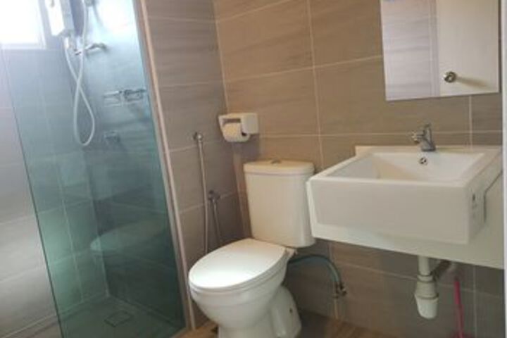 Room 4 of 18