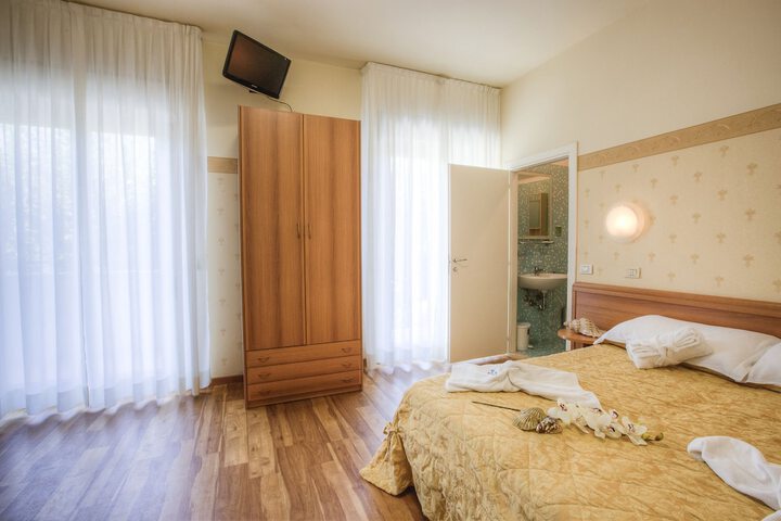 Room 8 of 70