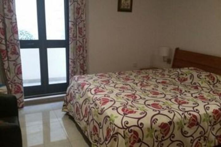 Room 4 of 18