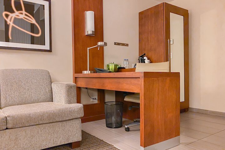 Room 17 of 40