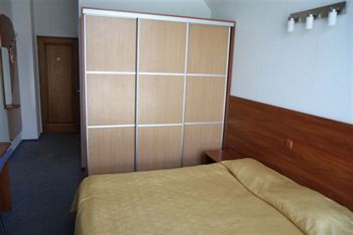 Room 10 of 25