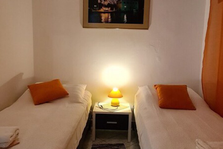 Room 12 of 62